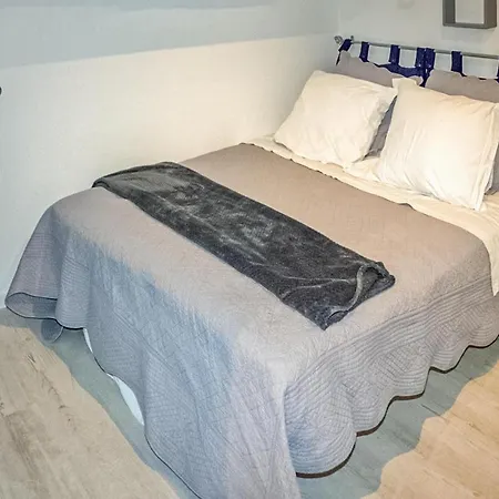 Casa vacanze 3 Bedroom Gorgeous In Saint-Sauveur-Lalande