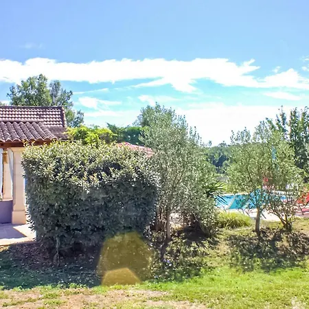 3 Bedroom Gorgeous In Casa vacanze Saint-Sauveur-Lalande